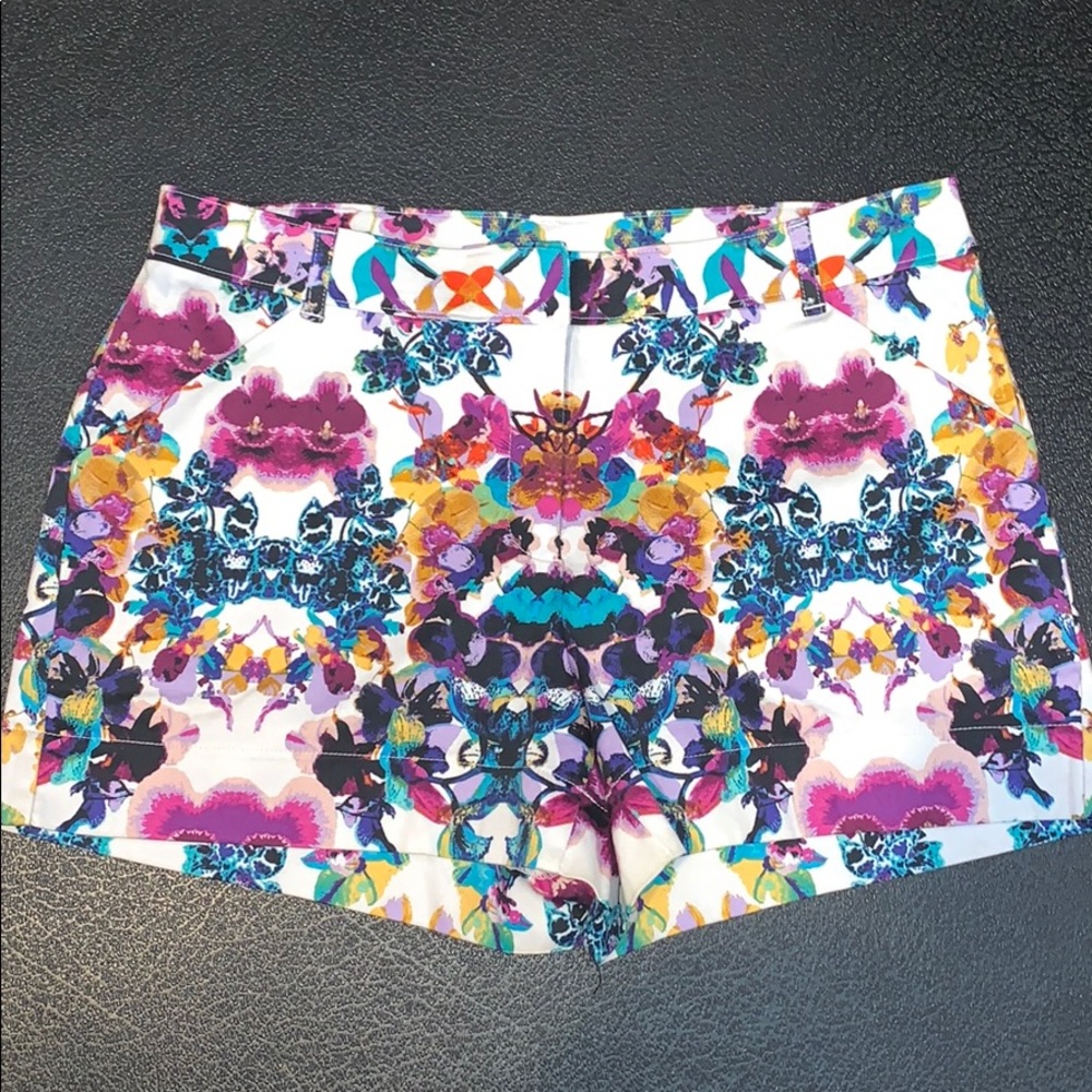 Nicole Miller print shorts sz 4 pansies 🐝 bees